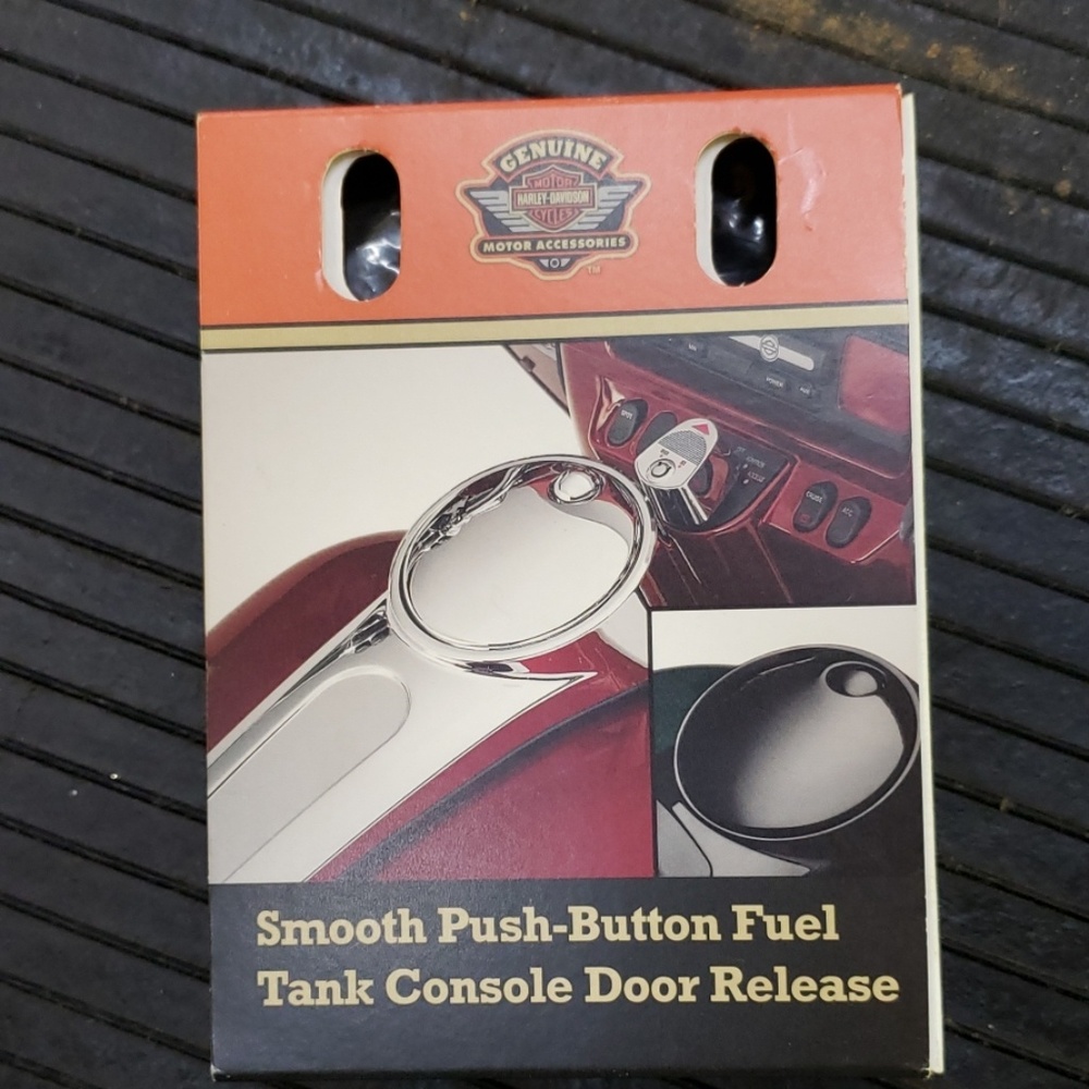 Harley-Davidson smooth push-button fuel door relea
